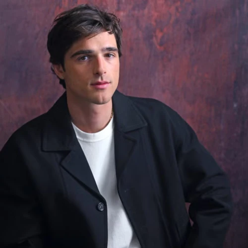 Terobsesi Dengan Gaya Simple Tapi Keren Ala Jacob Elordi? Tengok Rahasianya Di Sini!