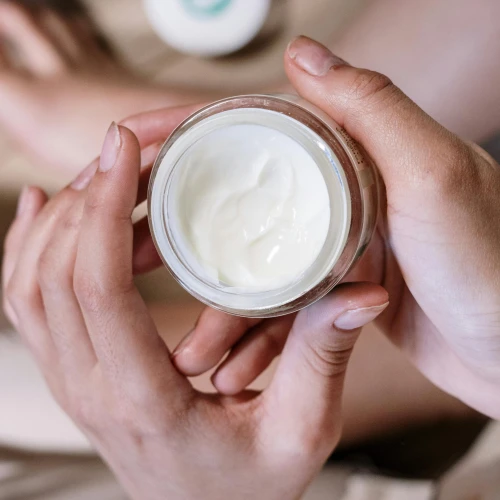 Rekomendasi Moisturizer yang Bisa Dipakai Siang & Malam