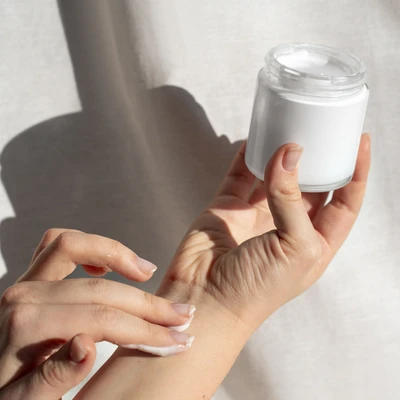5 Lotion untuk Menghilangkan Flek Hitam di Tangan