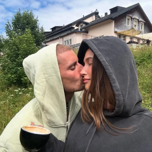 Hailey Bieber Tanggapi Soal Rumor Cerai Dengan Justin