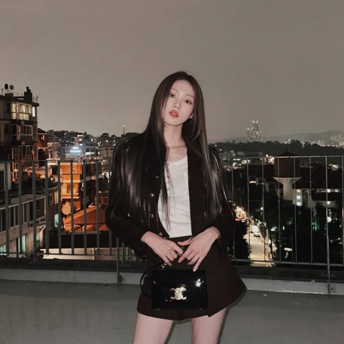 6 Gaya Ala Aktris Korea Lee Sung Kyung untuk Inspirasi Fashion Kamu