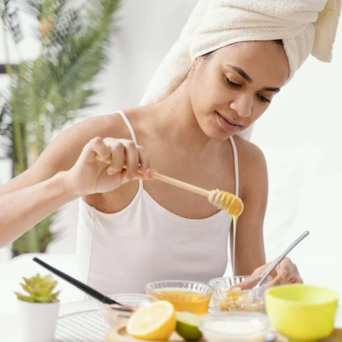 Skincare Hacks: 5 Bahan Dapur yang Bisa Dipakai Saat Darurat Jerawat