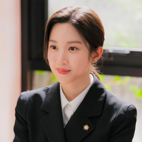 5 Inspirasi Outfit ala Mun Ka Young di Drama ‘Law and The City’ untuk Gaya Profesional dan Chic