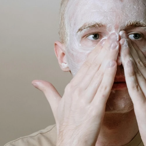 Agar Tetap Terlihat Clean, Ini Deretan Rutinitas Skincare Minimalis Untuk Pria