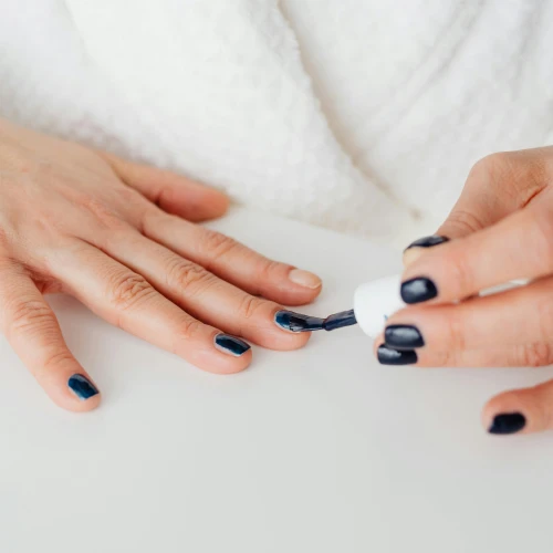 Kesalahan Yang Sering Dilakukan Saat Menggunakan Nail Gel