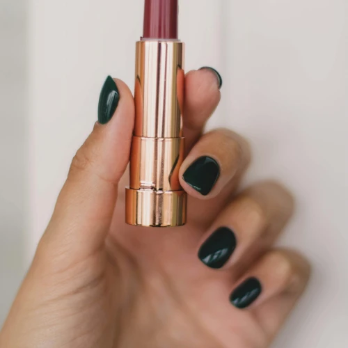 Rekomendasi Warna Lipstik yang Cocok untuk Kuning Langsat