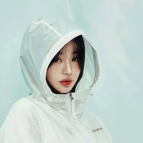 Hadapi Hujan dengan Gaya, Yuk Ikuti Tren 'Fisherman Core' yang Fashionable