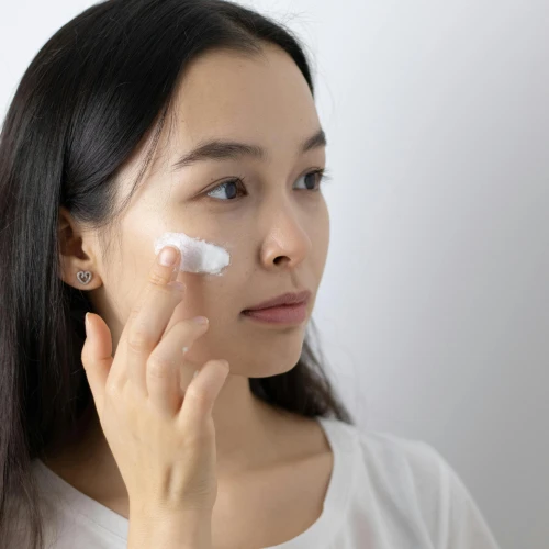 Kenapa Wajah Berkeringat Saat Memakai Cream
