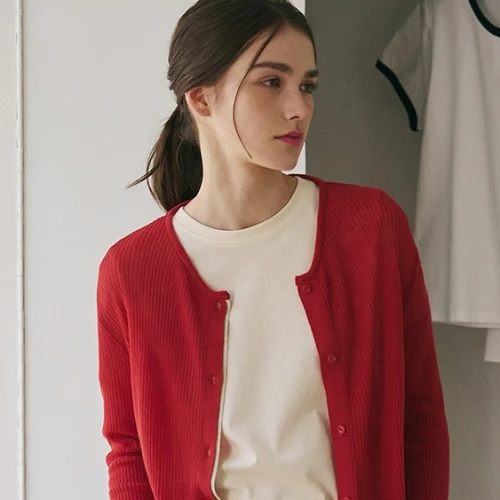 Transformasi Cardigan Basic Jadi Statement Piece yang Stylish