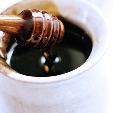 Wow! Ini Manfaat Menarik Madu Hitam Untuk Kecantikan