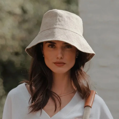 Tips Styling Bucket Hat: Aksesori Timeless untuk Penampilan Kasual yang Chic