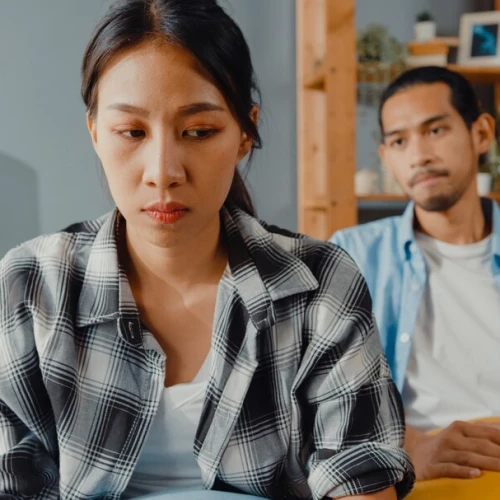 Toxic Positivity dalam Hubungan: Saat Kata ‘Sabar’ Berubah Jadi Racun