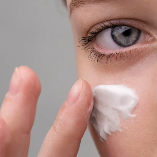 Tips Memilih Eye Cream yang Tepat dan Terhindar dari Milia
