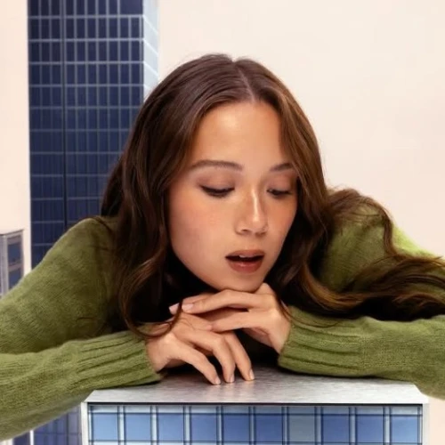 Suka Laufey? Ini 10 Rekomendasi Lagu Bossa Nova yang Chill
