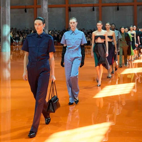 Intip Tren Fashion dari Koleksi Prada Spring/Summer 2026! Hadir Karina aespa dan ENHYPEN