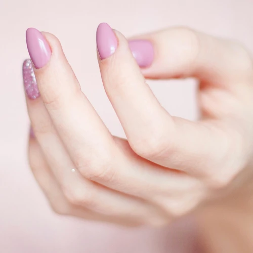 Perbedaan Nail Tip dan Nail Gel