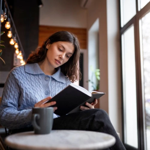 5 Kebiasaan Sederhana yang Diam-Diam Bikin Perempuan Lebih Percaya Diri