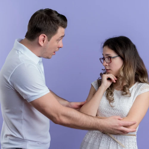 6 Tanda Pria Merasa Bersalah