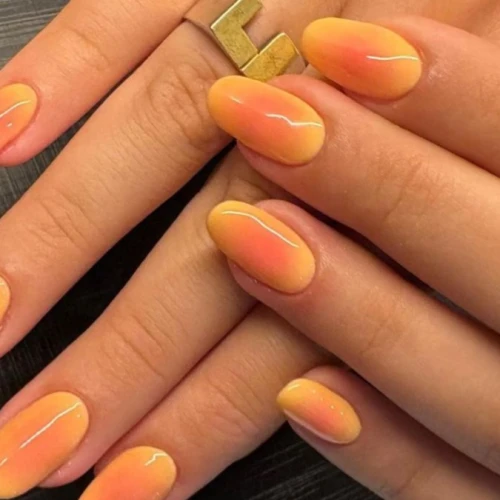 7 Inspo Warna Nail Art untuk Kulit Kuning Langsat