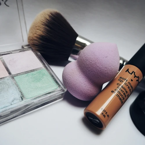 Makeup Brush vs Sponge dan Kapan Menggunakannya
