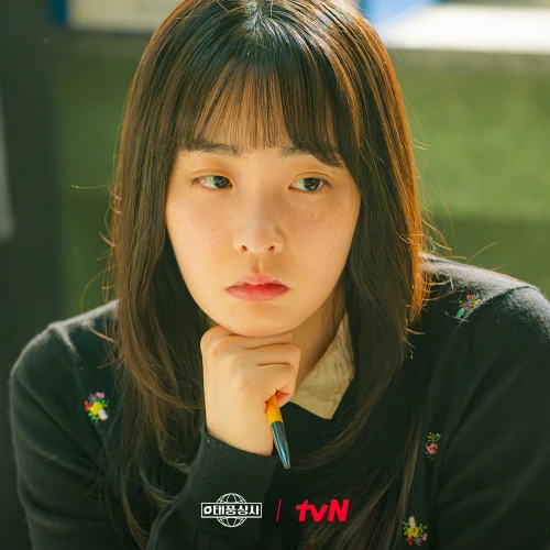Fakta-fakta Menarik Kim Min Ha, Lawan Main Lee Jun Ho di Drama 'Typhoon Family'