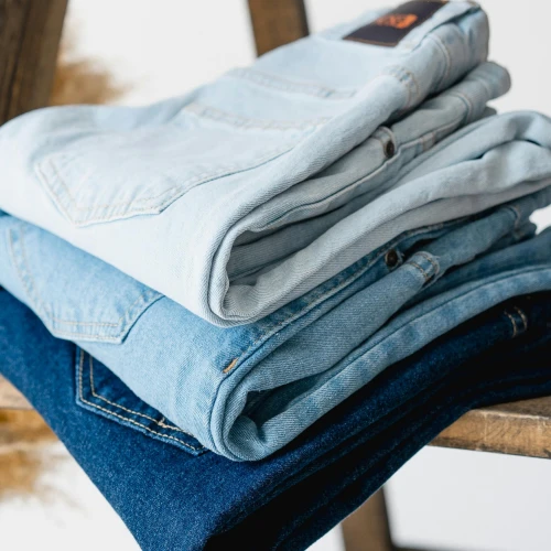 7 Cara Melipat Celana Panjang, Anti Repot!