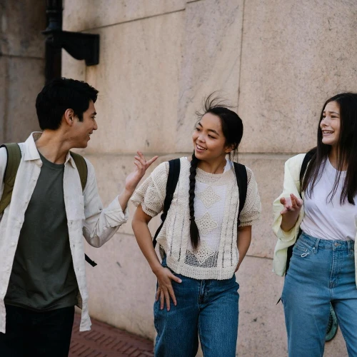 Zodiak yang Paling Suka Ngobrol