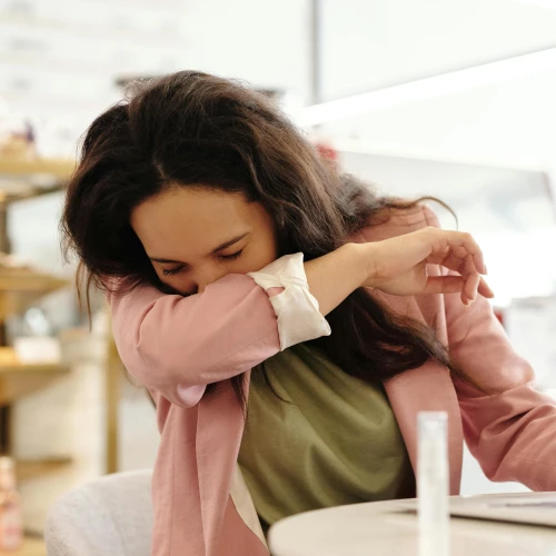 Batuk Tidak Kunjung Hilang? Ini Cara Meredakan Tenggorokan Gatal