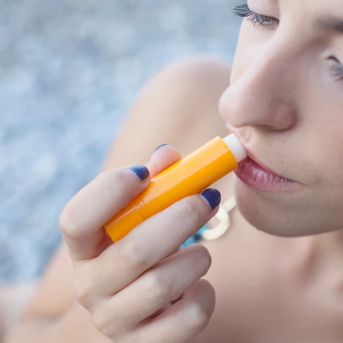 6 Rekomendasi Lip Balm Terbaik untuk Bibir Anti Kering