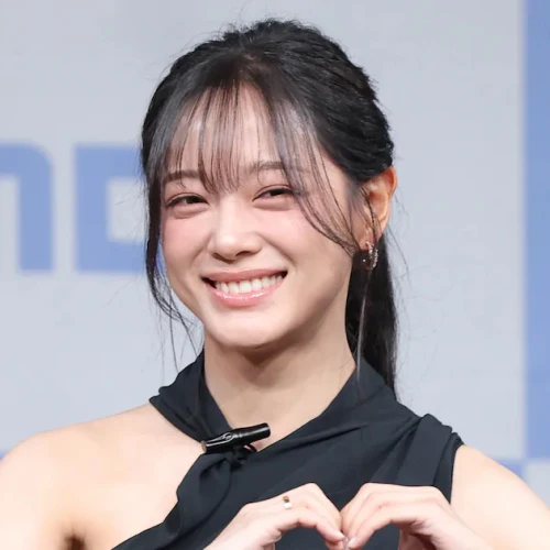 Melihat Perjalanan Karier Kim Sejeong si Artis Multi-Talenta