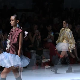 Simak Deretan Tren Mode Terpanas di Jakarta Fashion Week 2026