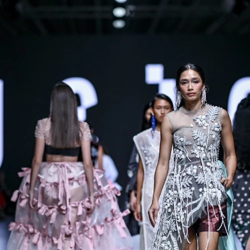 Simak Deretan Tren Mode di Jakarta Fashion Week 2026