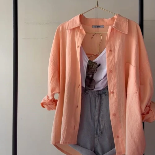 Padu Padan Outfit yang Cocok untuk Warna Apricot