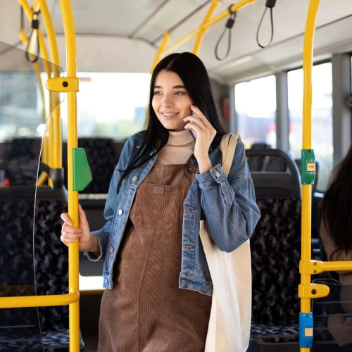 Tips Tetap Segar Selama Berkomuter dengan Transportasi Umum