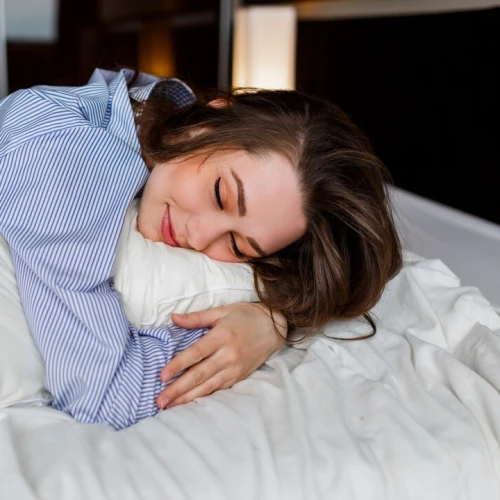 Tidur Berkualitas: Skincare Terbaik yang Sering Kamu Lupakan