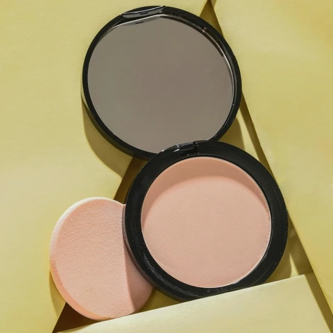 6 Rekomendasi Powder Foundation Lokal yang Patut Dicoba