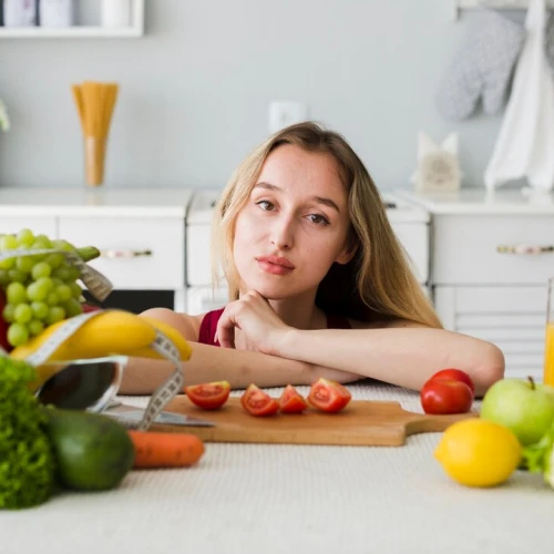 5 Cara Jaga Pola Makan Saat Mood Kamu Berantakan