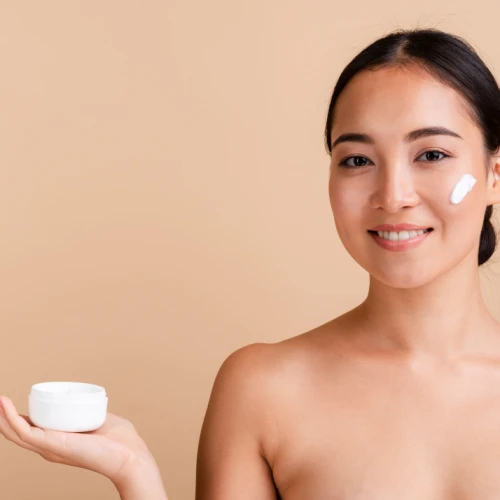 6 Rekomendasi Moisturizer yang Bagus untuk Kulit Kering