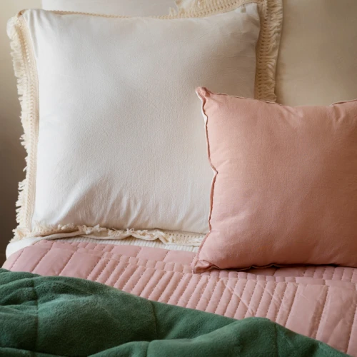 Manfaat Menggunakan Sarung Bantal Sutera untuk Kesehatan Kulit