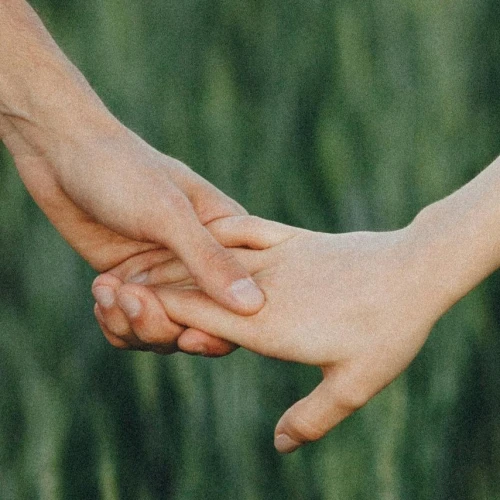 10 Tips Kasih Kode Bahwa Kamu Suka Dia dengan Elegan!