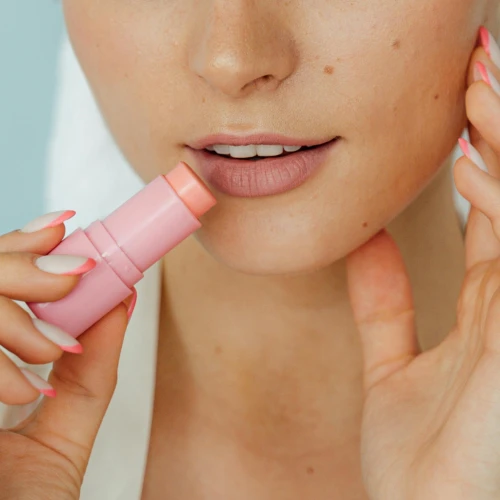 Lip Product Kamu Cepat ‘Basi’? Ini Cara Merawatnya!