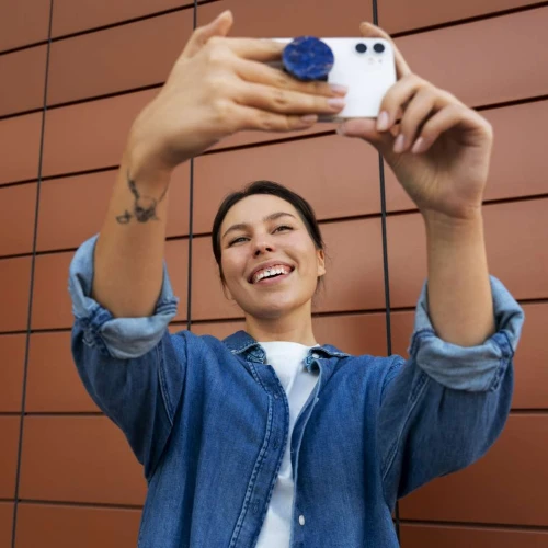 Stop Nyalahin Kamera! Ini 5 Tips Selfie Biar Kamu Lebih Pede