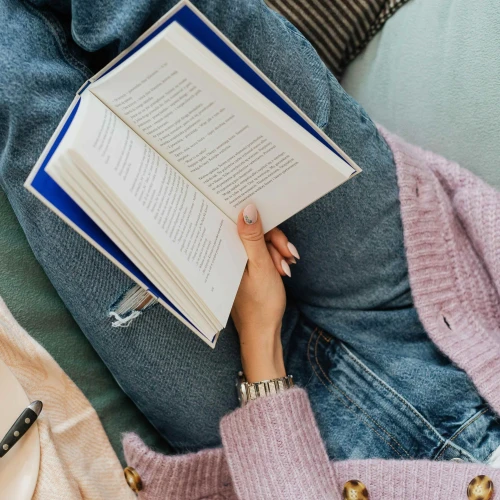 5 Rekomendasi Novel Terbaik Karya Emily Henry