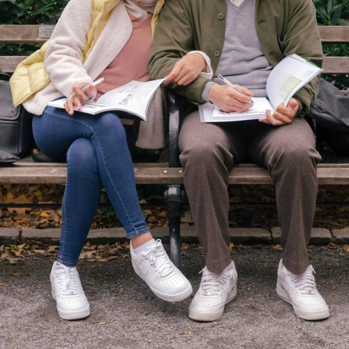 Tidak Perlu Terlalu Serius, Ini 7 Pertanyaan Lucu untuk Deep Talk dengan Pasangan!