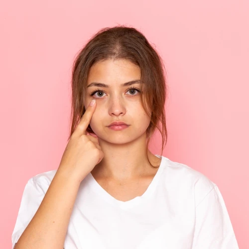 Tips Menghindari Concealer Berubah Abu-abu Alias Oksidasi di Bawah Mata