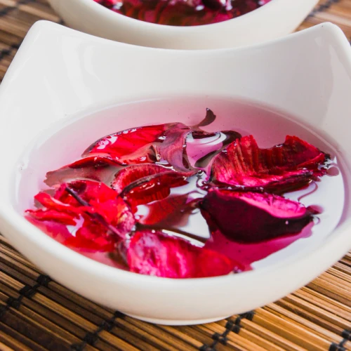 Apakah Air Mawar Bisa Dijadikan Toner? Ini Jawabannya!