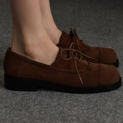 Cara Merawat Sepatu Bahan Suede Agar Tidak Berjamur Saat Musim Hujan