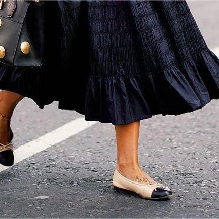 Perbedaan Flat Shoes Balerina dan Mary Jane untuk Gaya Feminin