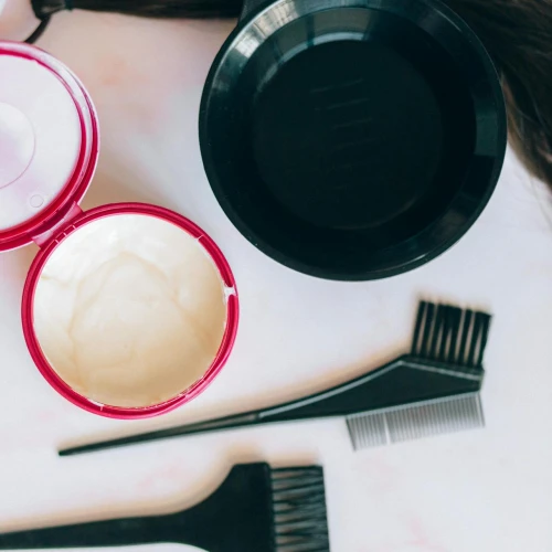 Apakah Sebenarnya Kita Boleh Bleaching Rambut di Rumah?