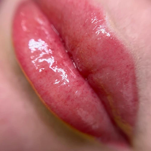 Ketahui Cara Memerahkan Bibir Secara Alami